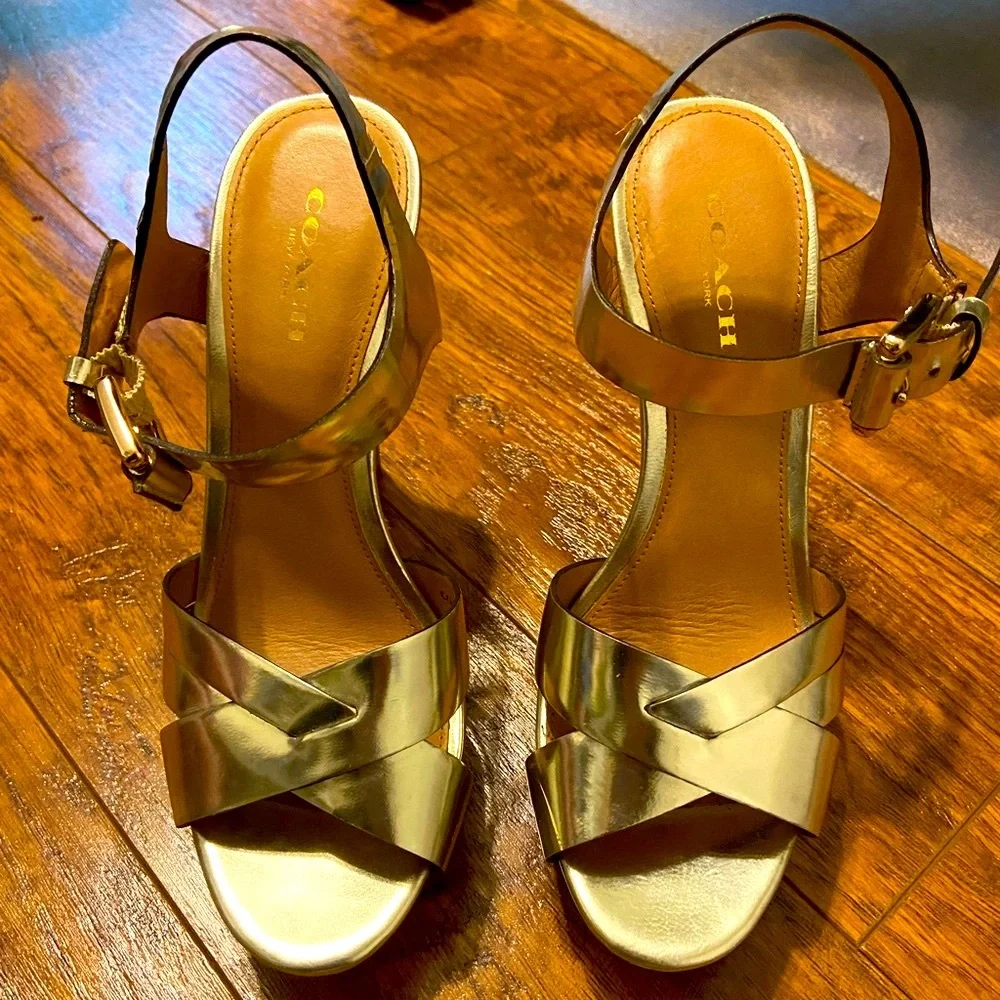 Gold Coach Heels Size 5.5 - Picture 2 of 10